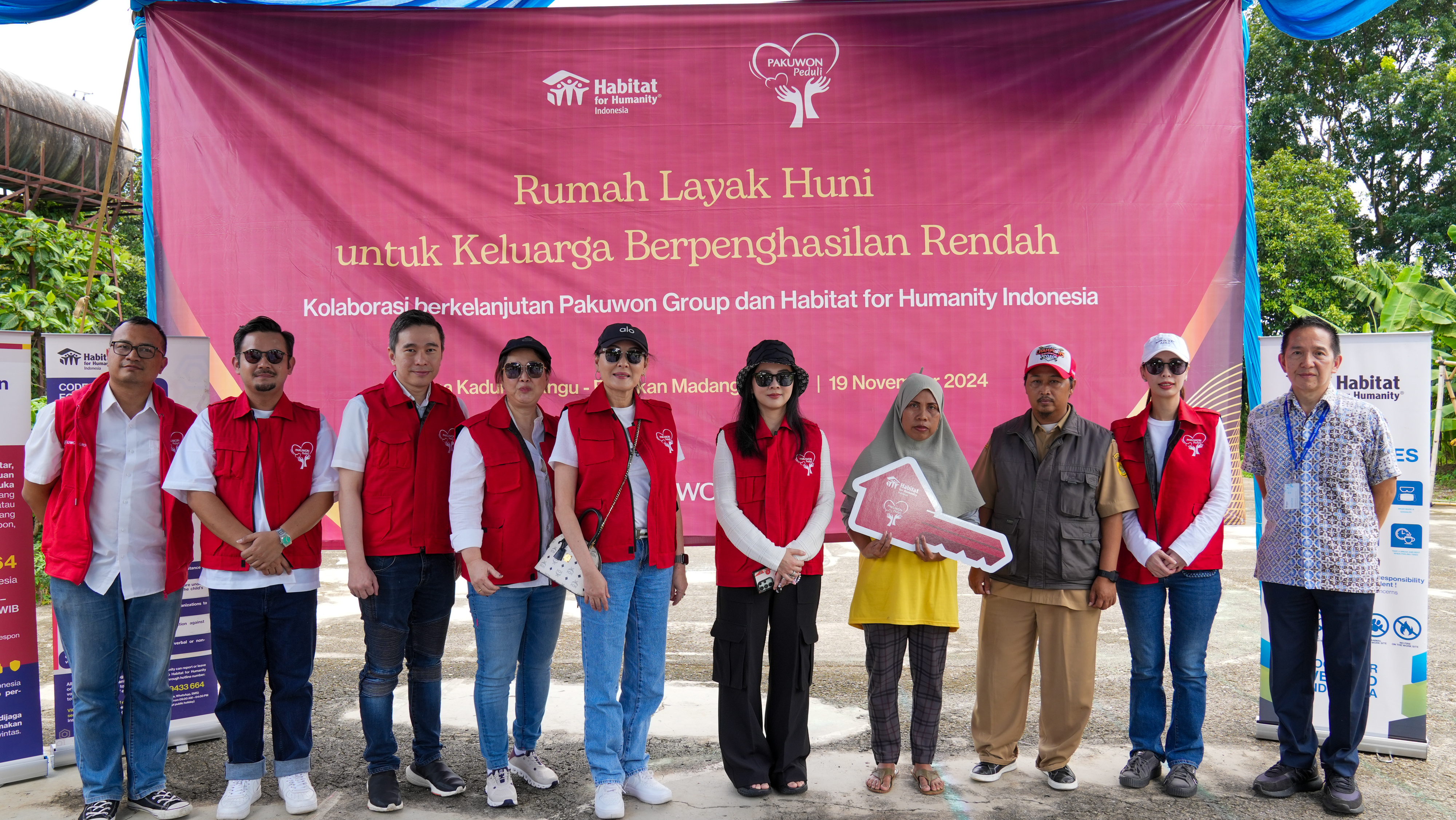 \App\Helpers\getUpload($galleryId)->alt