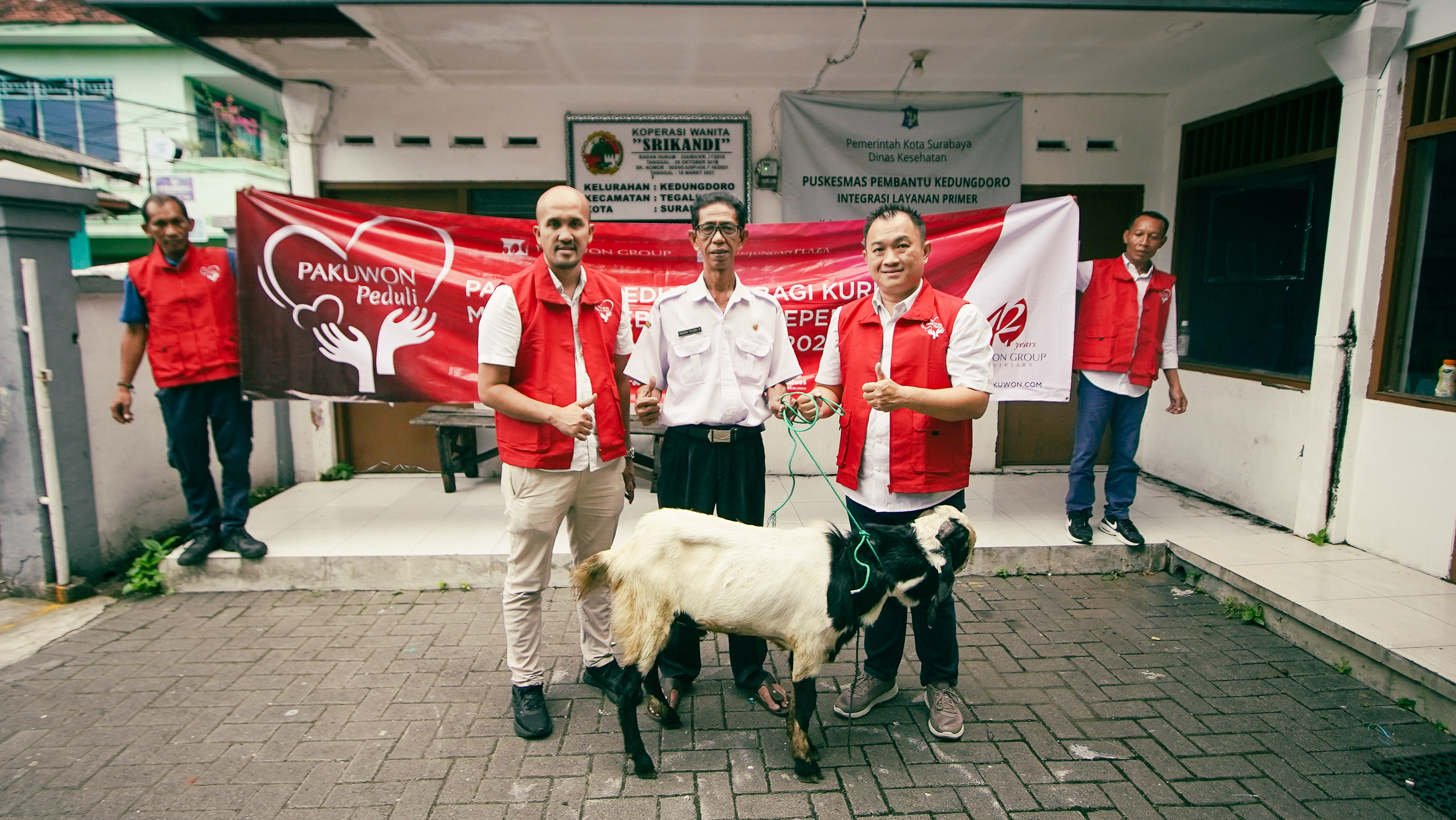 \App\Helpers\getUpload($galleryId)->alt