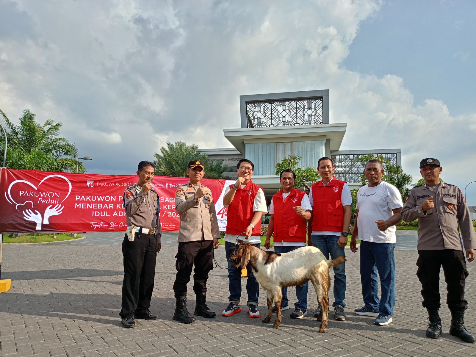 \App\Helpers\getUpload($galleryId)->alt