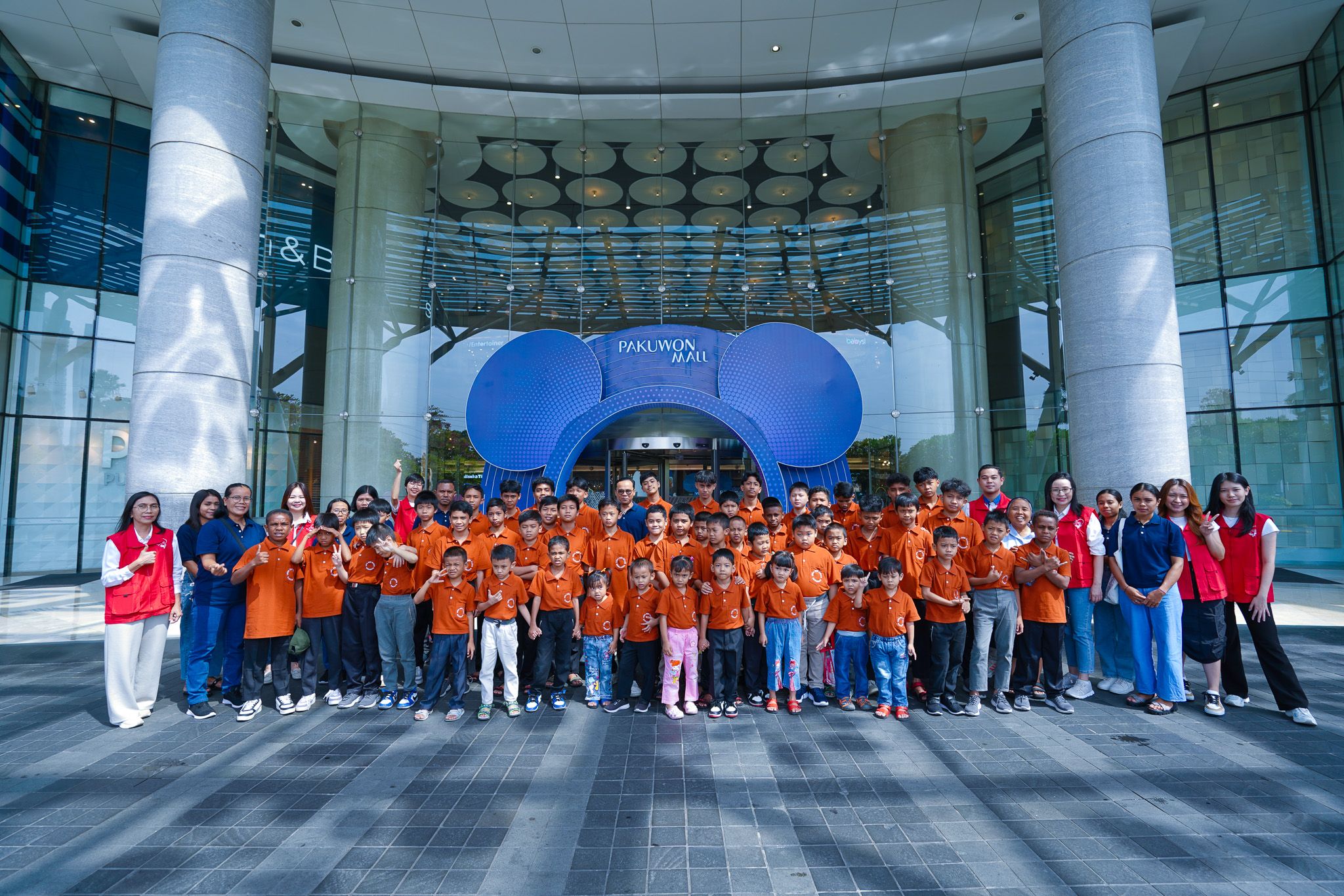 \App\Helpers\getUpload($galleryId)->alt